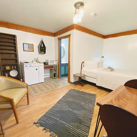Flathead Lake Resort Woods Bay Exterior photo